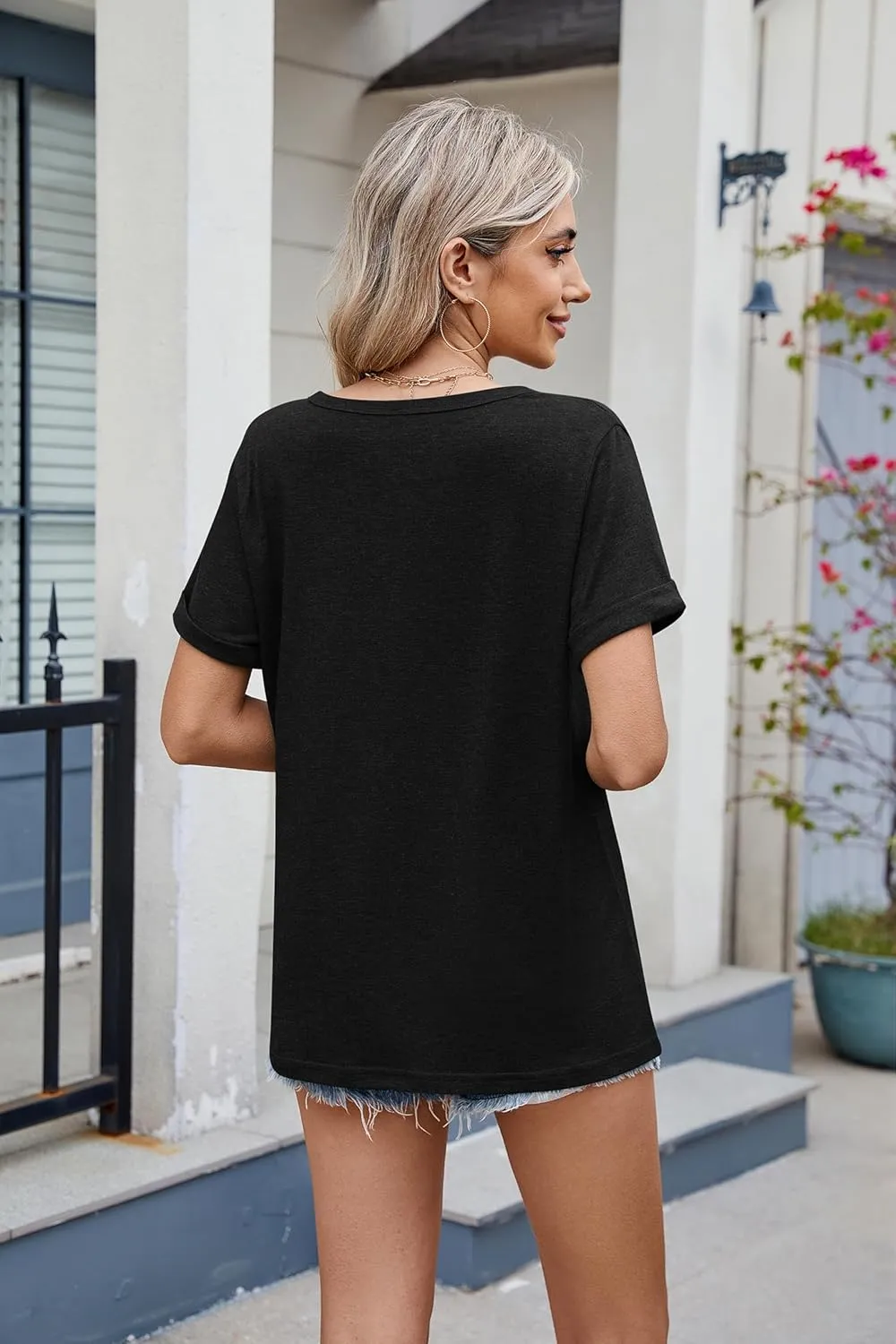 2025 Womens Summer Tops Short Sleeve V-Neck T Shirts Casual Basic Tees Trendy Clothes